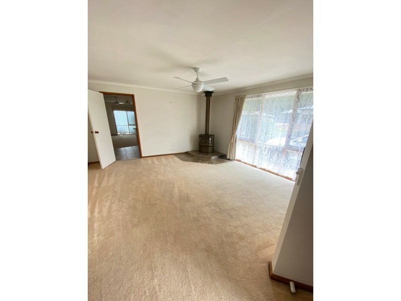 2 Banksia Court, Romsey VIC 3434