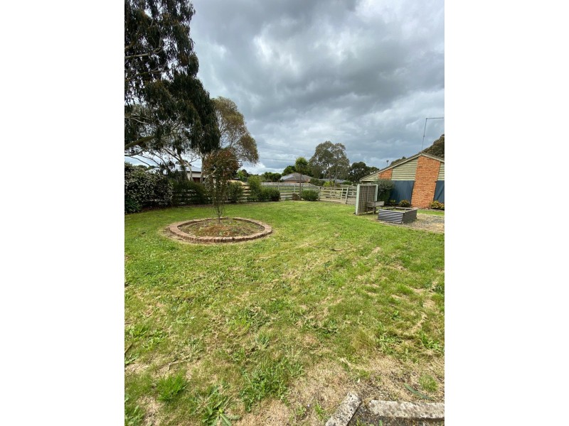 2 Banksia Court, Romsey VIC 3434