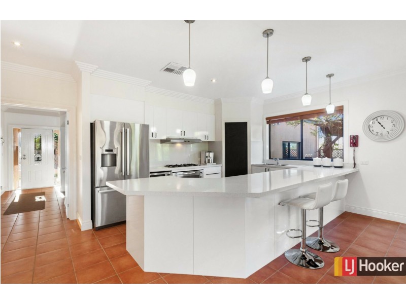 8 Uno Court, Hidden Valley VIC 3756