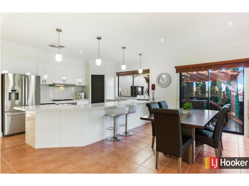 8 Uno Court, Hidden Valley VIC 3756