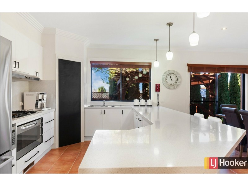 8 Uno Court, Hidden Valley VIC 3756