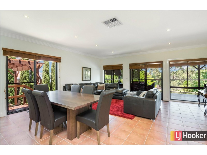 8 Uno Court, Hidden Valley VIC 3756