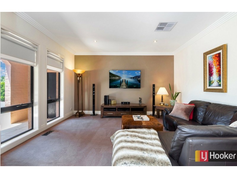 8 Uno Court, Hidden Valley VIC 3756