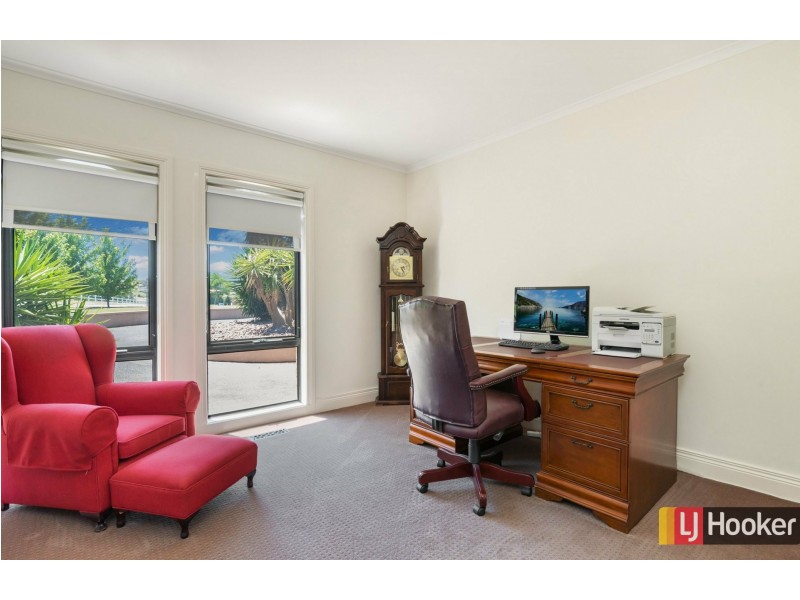 8 Uno Court, Hidden Valley VIC 3756