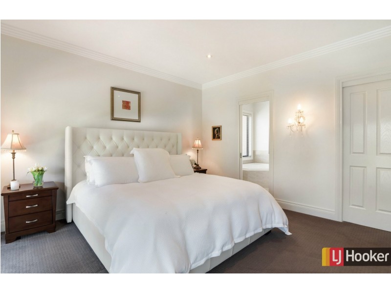 8 Uno Court, Hidden Valley VIC 3756