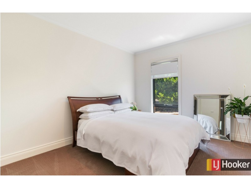 8 Uno Court, Hidden Valley VIC 3756