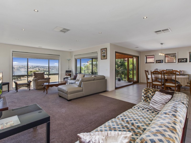 9 Siena Way, Hidden Valley VIC 3756