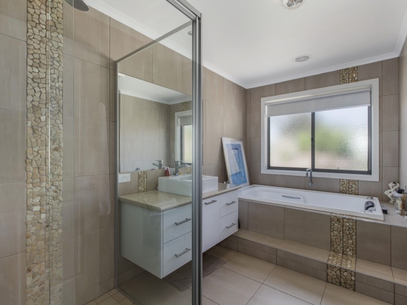 9 Siena Way, Hidden Valley VIC 3756