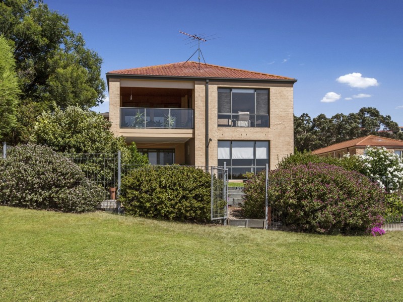 9 Siena Way, Hidden Valley VIC 3756