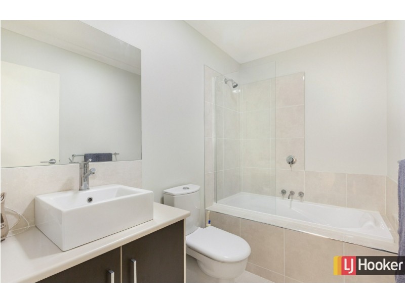 10 Craig Parry Drive, Hidden Valley VIC 3756