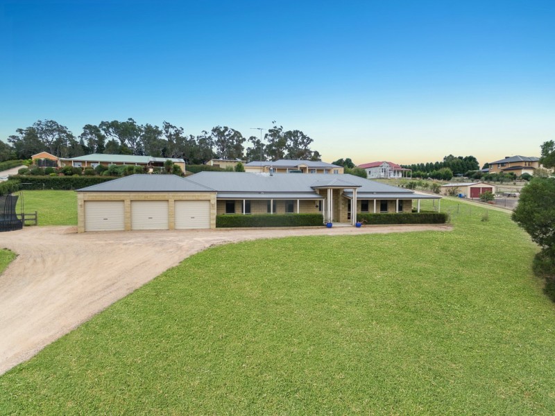 40 McDonald Drive, Wandong VIC 3758