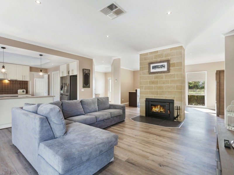 40 McDonald Drive, Wandong VIC 3758