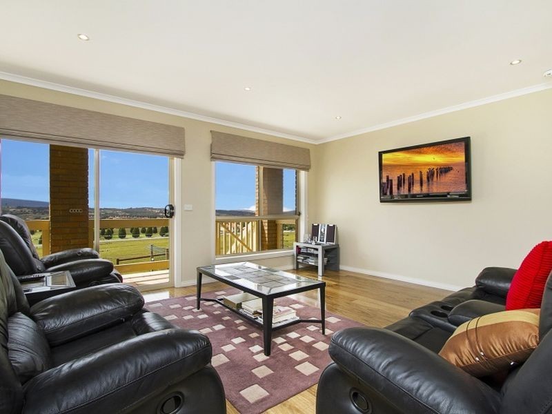 31 Siena Way, Hidden Valley VIC 3756