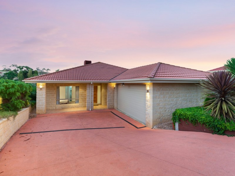 22 Aurina Drive, Hidden Valley VIC 3756