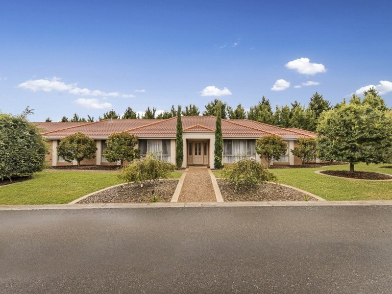 14 Augusta Way, Hidden Valley VIC 3756