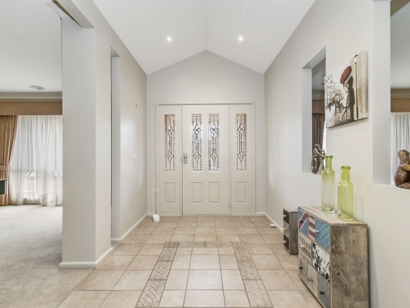 14 Augusta Way, Hidden Valley VIC 3756