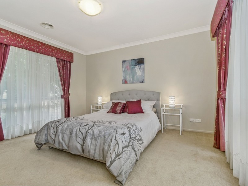 14 Augusta Way, Hidden Valley VIC 3756
