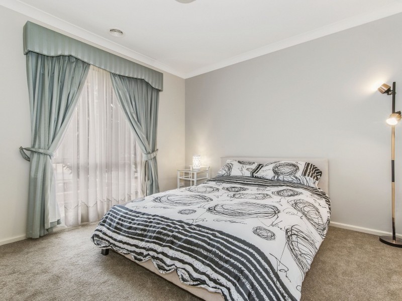 14 Augusta Way, Hidden Valley VIC 3756