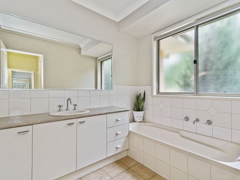 14 Augusta Way, Hidden Valley VIC 3756