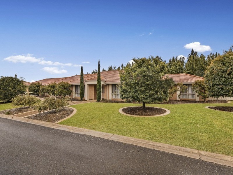 14 Augusta Way, Hidden Valley VIC 3756