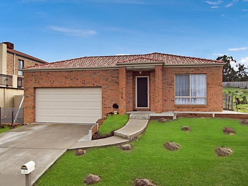 5 St Andrews Close, Hidden Valley VIC 3756