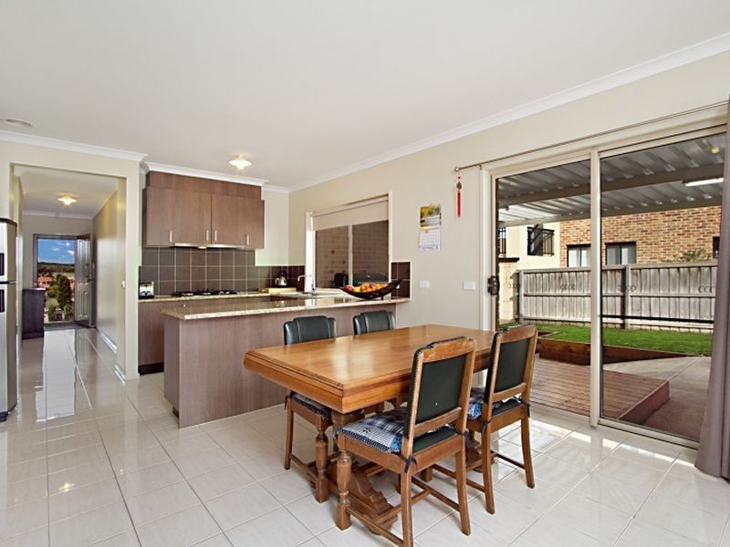 5 St Andrews Close, Hidden Valley VIC 3756