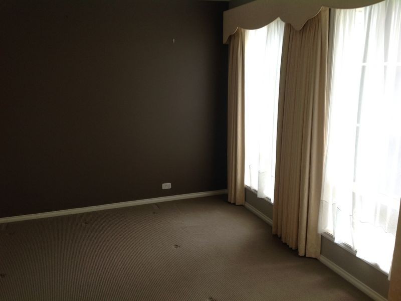 18 Lakeside Drive, Hidden Valley VIC 3756