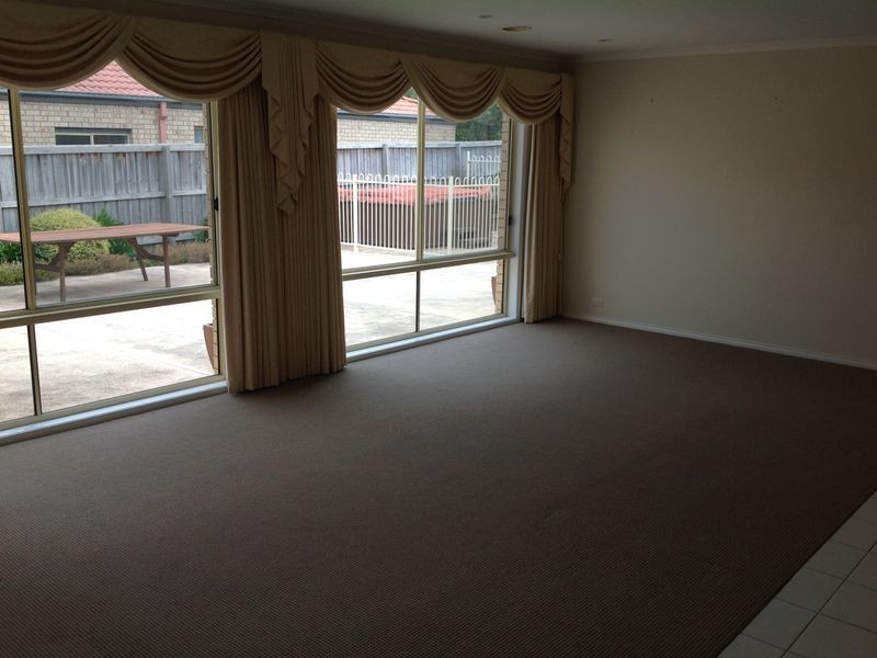 18 Lakeside Drive, Hidden Valley VIC 3756