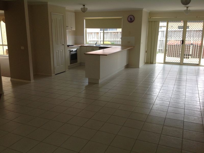 18 Lakeside Drive, Hidden Valley VIC 3756