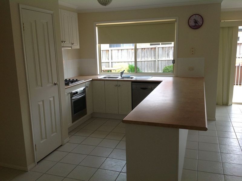 18 Lakeside Drive, Hidden Valley VIC 3756