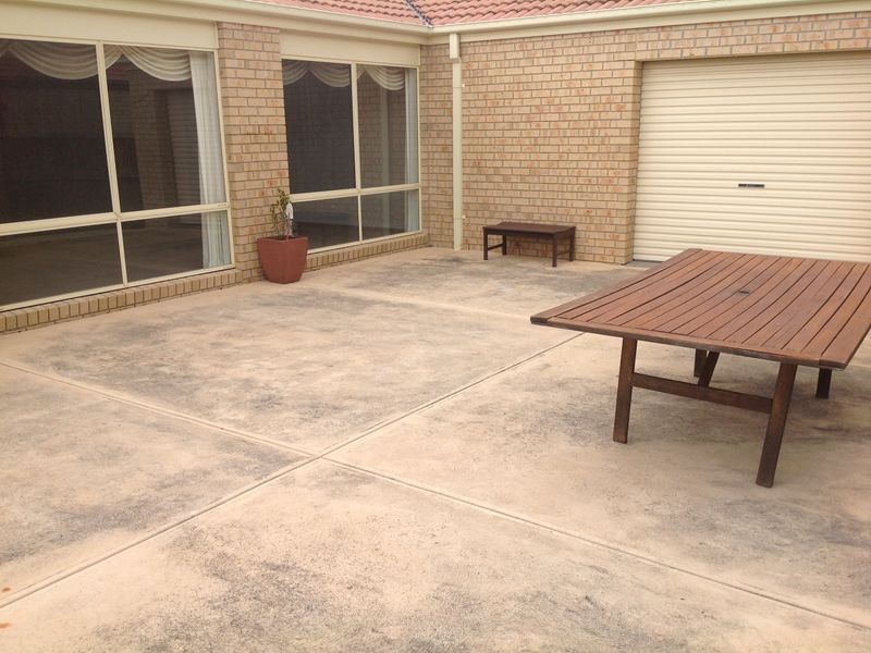 18 Lakeside Drive, Hidden Valley VIC 3756