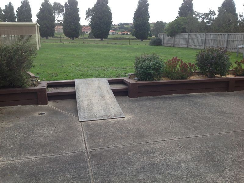 18 Lakeside Drive, Hidden Valley VIC 3756