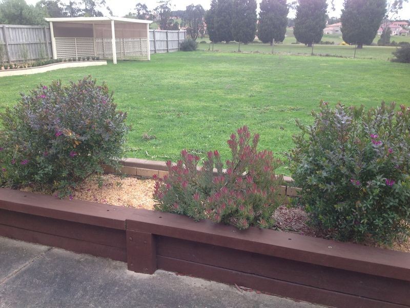 18 Lakeside Drive, Hidden Valley VIC 3756