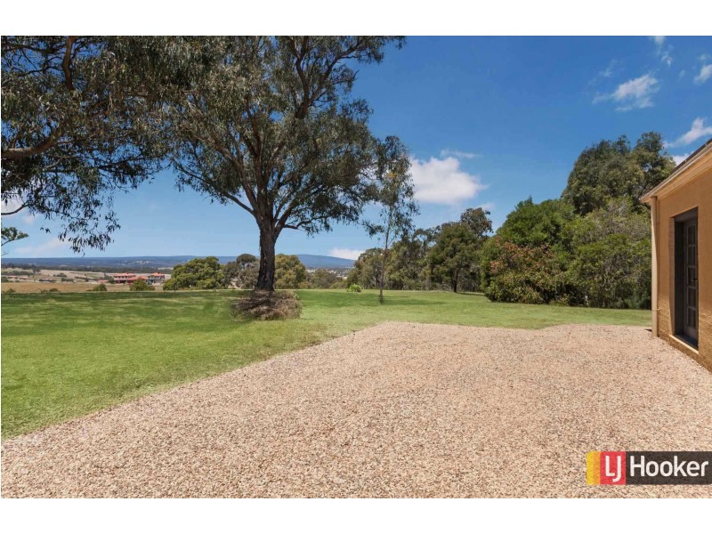 4 Mountain Ash Court, Hidden Valley VIC 3756