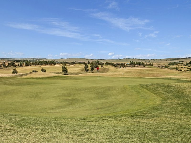 33 Pinnacle Chase, Beveridge VIC 3753