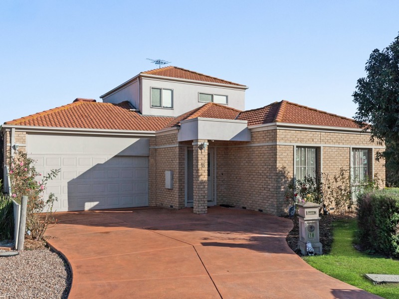 18 St Andrews Close, Hidden Valley VIC 3756