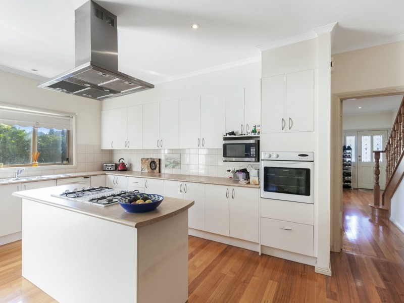 18 St Andrews Close, Hidden Valley VIC 3756