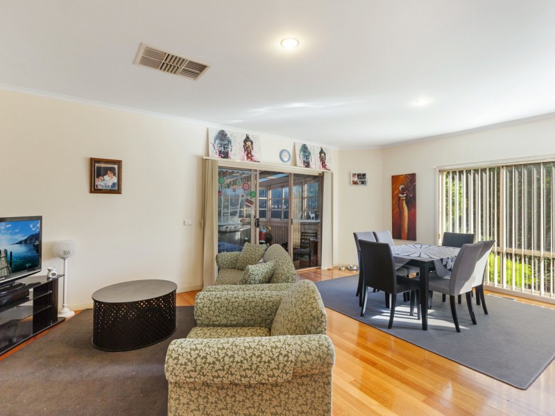 18 St Andrews Close, Hidden Valley VIC 3756