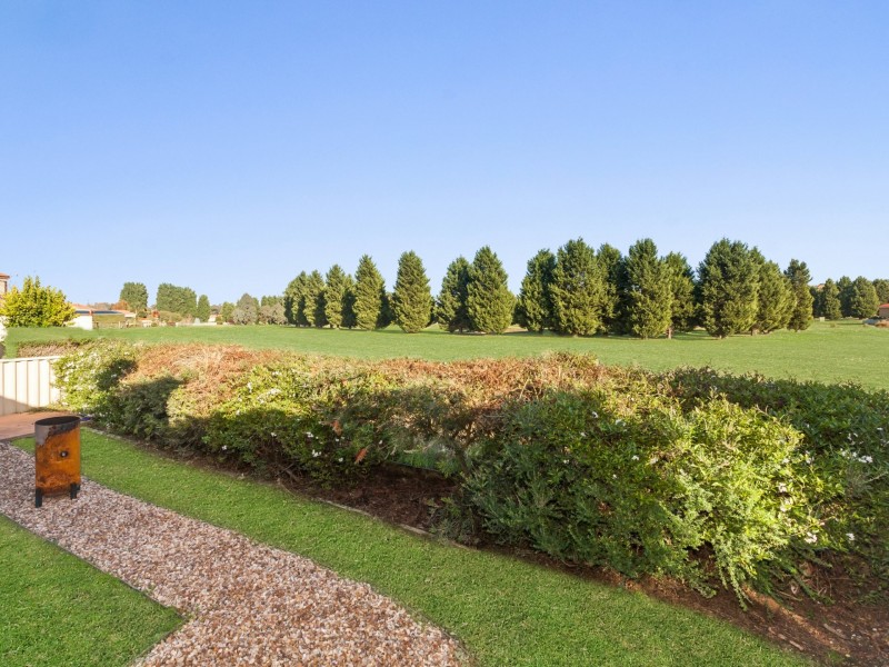 18 St Andrews Close, Hidden Valley VIC 3756