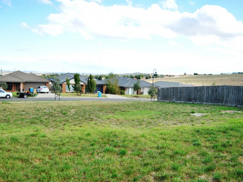 18 Dampiera Avenue, Wallan VIC 3756