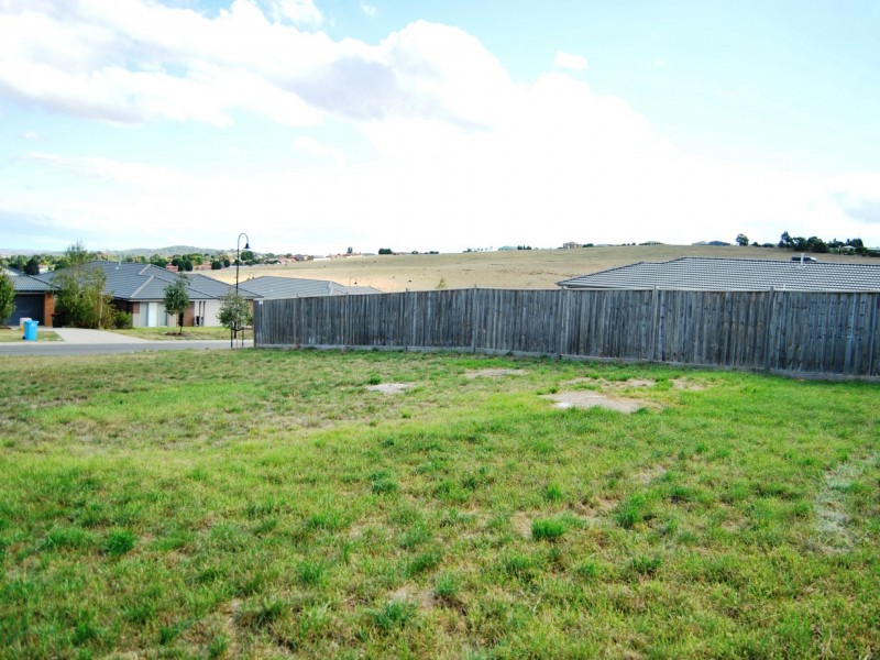 18 Dampiera Avenue, Wallan VIC 3756