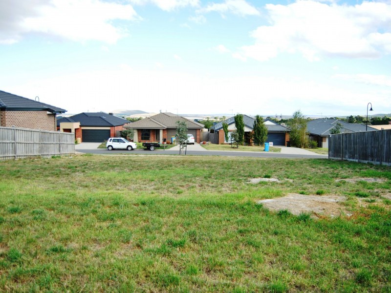 18 Dampiera Avenue, Wallan VIC 3756