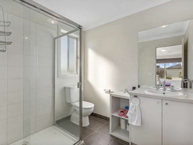 32 Holly Drive, Wallan VIC 3756