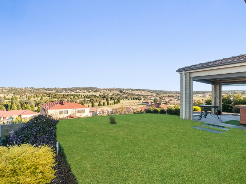 12 Craig Parry Drive, Hidden Valley VIC 3756