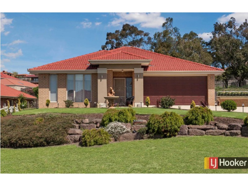 8 Carmelo Court, Hidden Valley VIC 3756
