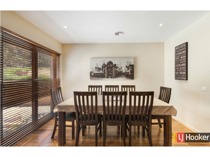 8 Carmelo Court, Hidden Valley VIC 3756