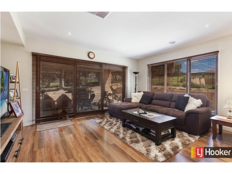 8 Carmelo Court, Hidden Valley VIC 3756