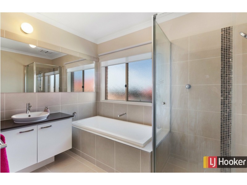 8 Carmelo Court, Hidden Valley VIC 3756