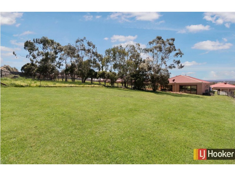 8 Carmelo Court, Hidden Valley VIC 3756