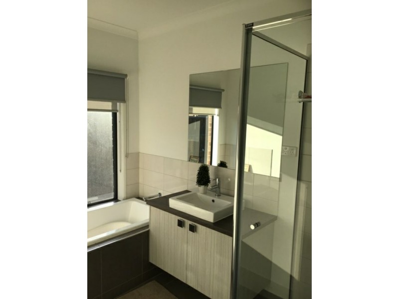 136 Wallara Waters Boulevard, Wallan VIC 3756